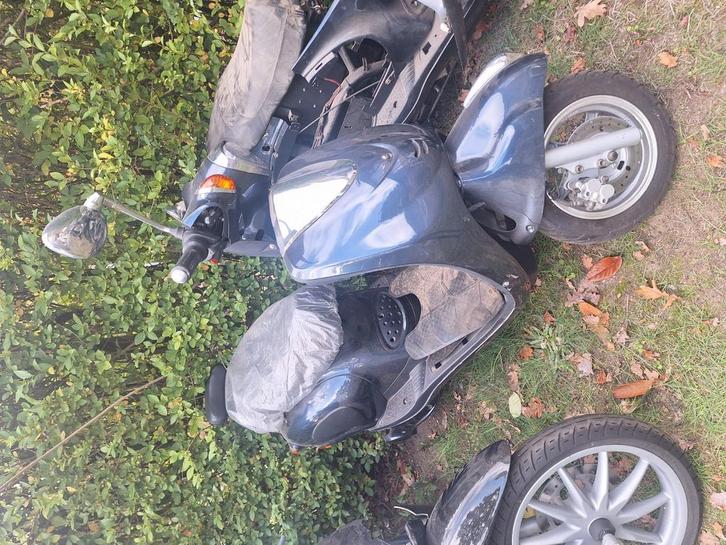 Elektrische scooter B klasse staat niet bekend met papieren, Fietsen en Brommers, Overige Fietsen en Brommers, Zo goed als nieuw