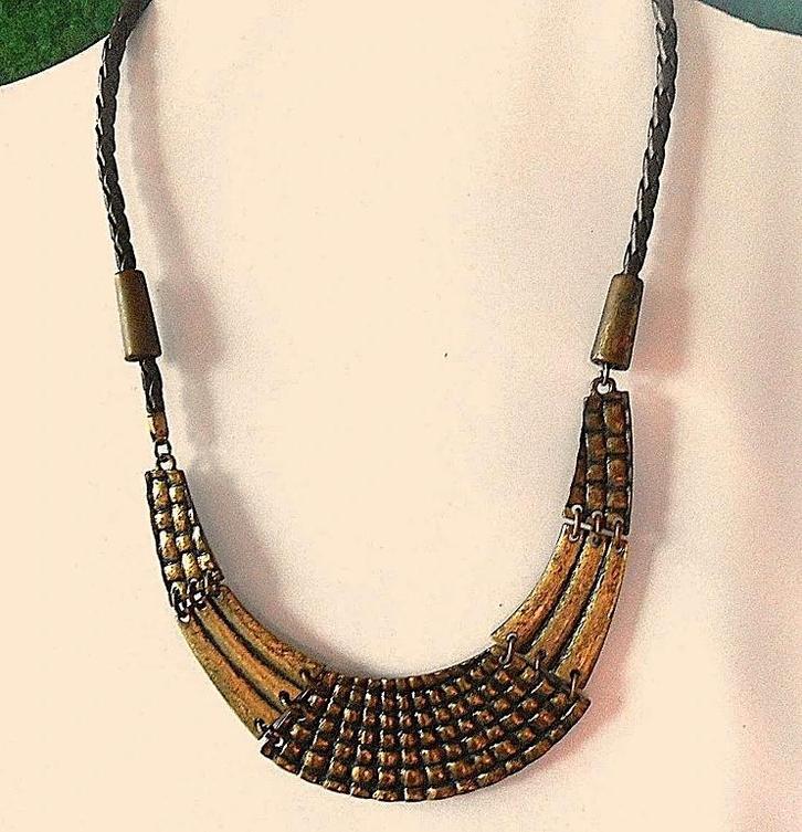 AVON : Beau collier fantaisie, Bijoux, Sacs & Beauté, Colliers, Neuf, Brun, Enlèvement ou Envoi