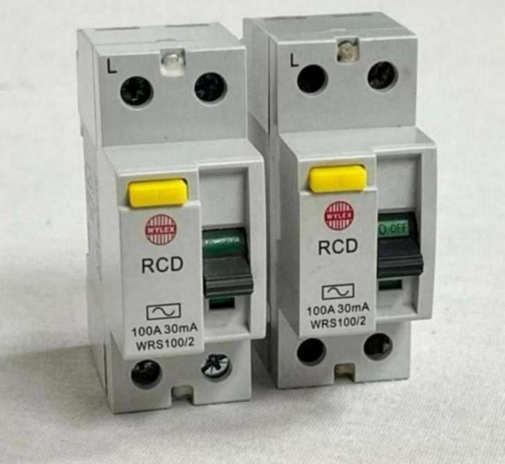 2x Aardlekschakelaar Wylex RCD 100a 30mA wrs100/2 - 2 pole, Hobby en Vrije tijd, Elektronica-componenten, Ophalen of Verzenden