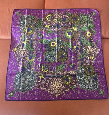Foulard Kenzo beschikbaar voor biedingen