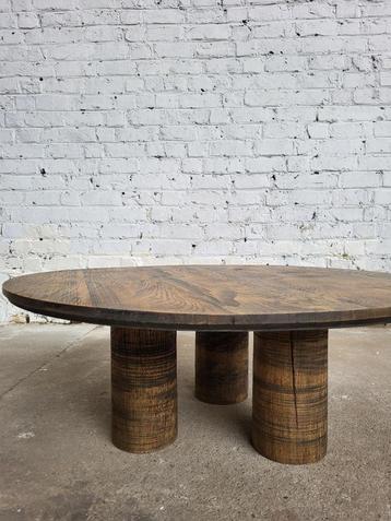 Handgemaakte eiken salontafel, rond & uniek design beschikbaar voor biedingen