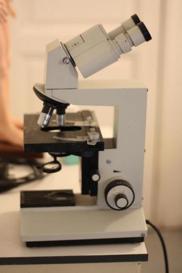 microscope médical "Laboval 4" à vendre beschikbaar voor biedingen
