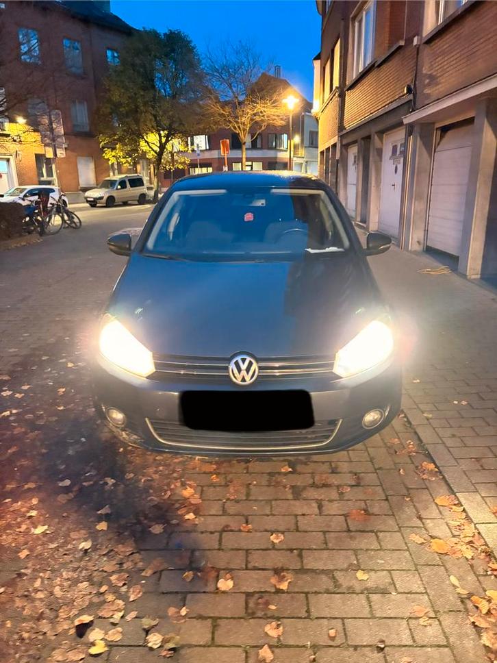 Golf 6 essence automatique, Autos, Volkswagen, Golf, Essence, Euro 5, Hatchback, 5 portes, Automatique, Bleu, Traction avant, Enlèvement