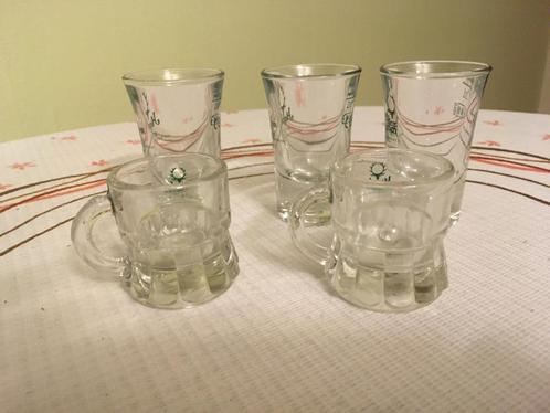 12 borrelglaasjes, waarvan 3 op voet – perfecte staat, Verzamelen, Glas en Drinkglazen, Zo goed als nieuw, Borrel- of Shotglas
