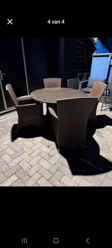 Tuin Eetset beschikbaar voor biedingen