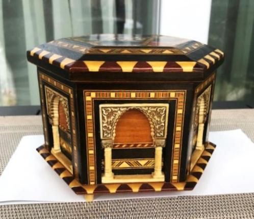 Muziek Doos Reuge Juwelen  inleg handwerk🎶✨💑😍👌, Antiek en Kunst, Antiek | Woonaccessoires, Ophalen of Verzenden