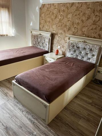 2 Luxe bedden MOET WEG 150€ beschikbaar voor biedingen