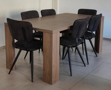 Salle à manger complète 6 chaises  beschikbaar voor biedingen