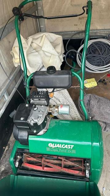 Qualcast Classic Petrol 43s Grasmaaier beschikbaar voor biedingen