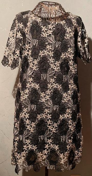 Amelie&Amélie L pittig feestelijk kantlook jurkje beschikbaar voor biedingen