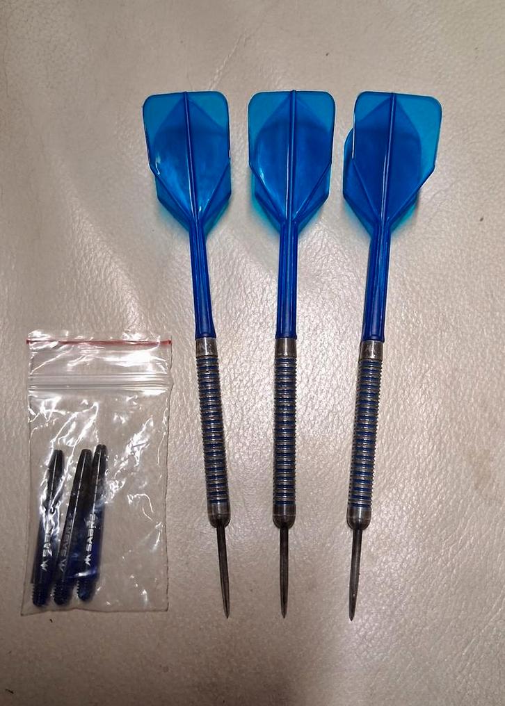 2 darts sets + flights, Sport en Fitness, Darts, Flights, Ophalen