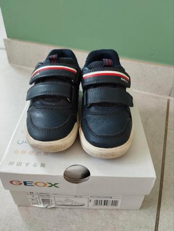 Donkerblauwe jongenssneakers Geox - maat 26 beschikbaar voor biedingen
