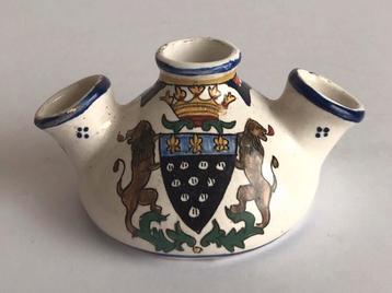 Jolie Bouquetière blason de l'abbaye du Mont Saint Michel beschikbaar voor biedingen