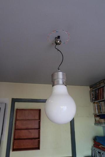 Grote lamp uit de jaren zeventig beschikbaar voor biedingen