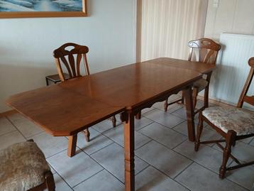 Eettafel beschikbaar voor biedingen