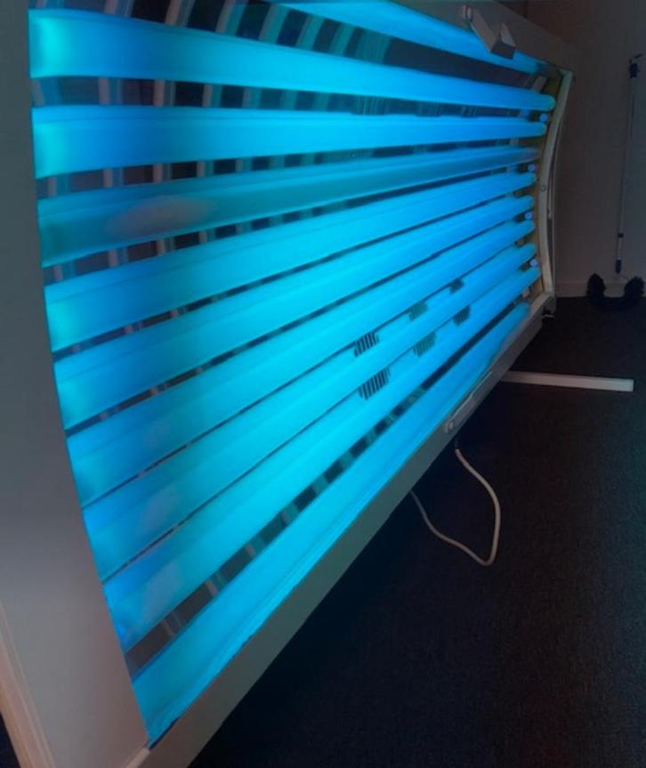 Zonnebank  hemel 8lampen door HAPRO gemaakt, Elektronische apparatuur, Zonnebanken en Gezichtsbruiners, Gebruikt, Zonnebank enkelzijdig