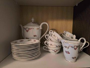 Antiek koffie/theeservies beschikbaar voor biedingen