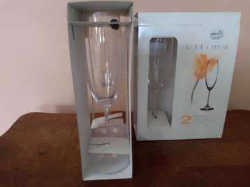 Glas : champagne – vintage – karaf - theepot beschikbaar voor biedingen
