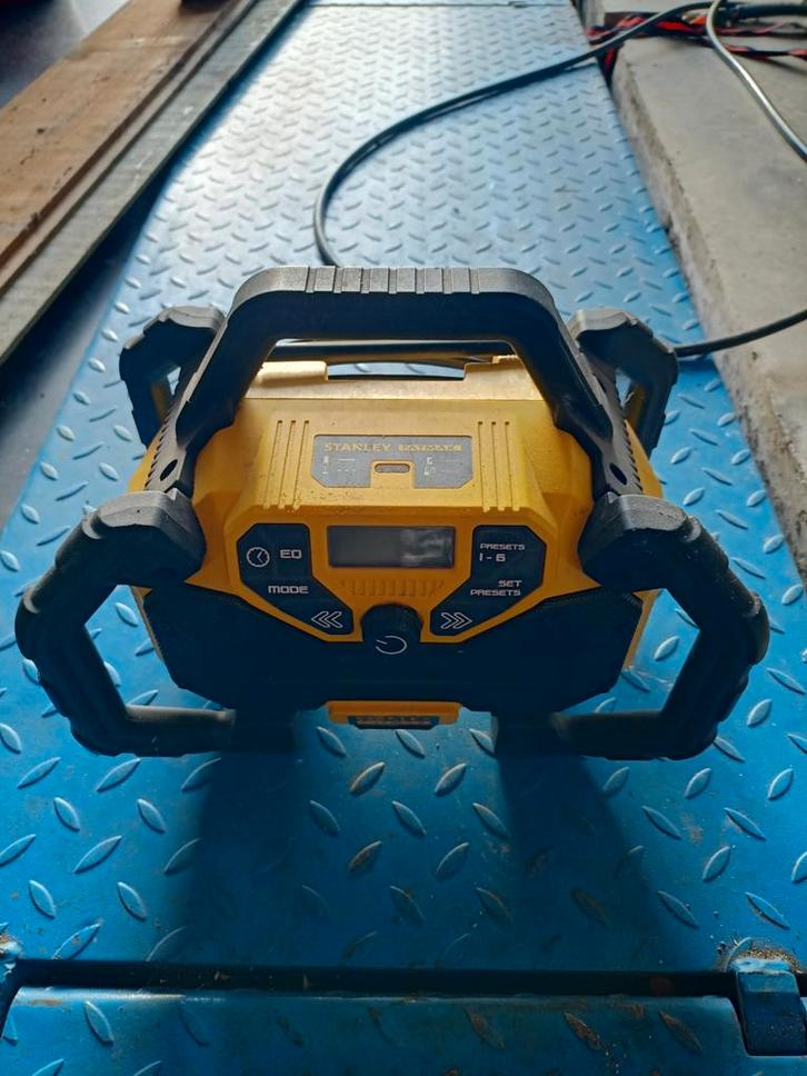 Stanley 18V werfradio, Doe-het-zelf en Bouw, Gereedschap | Overige machines, Gebruikt, Ophalen