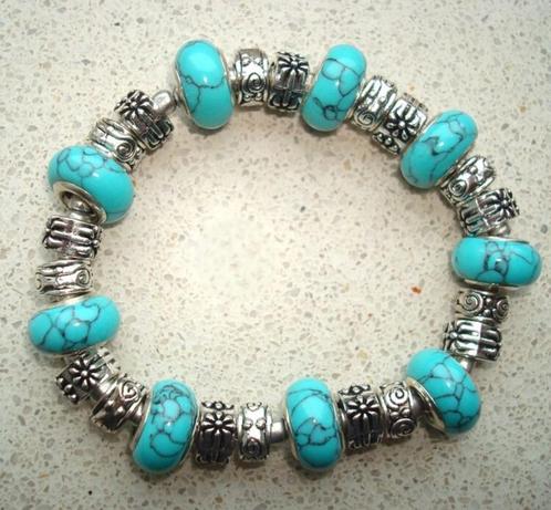Armband met grote kralen van turquoise natuursteen, Handtassen en Accessoires, Armbanden, Nieuw, Elastiek, Blauw, Met bedels of kralen