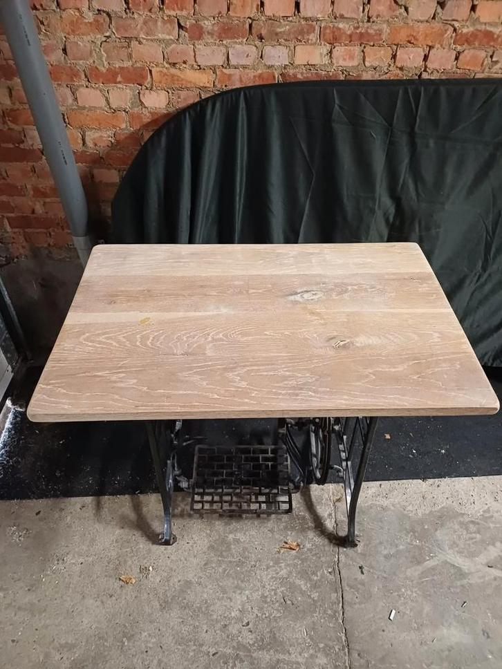 Antiek singertafeltje met zand gestraald tafelblad, Antiek en Kunst, Antiek | Meubels | Tafels, Ophalen