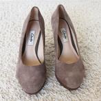 Prachtige Suede Clarks Pumps s17 (Maat 37) € 45,-, Kleding | Dames, Schoenen, Pumps, Verzenden, Beige, Zo goed als nieuw
