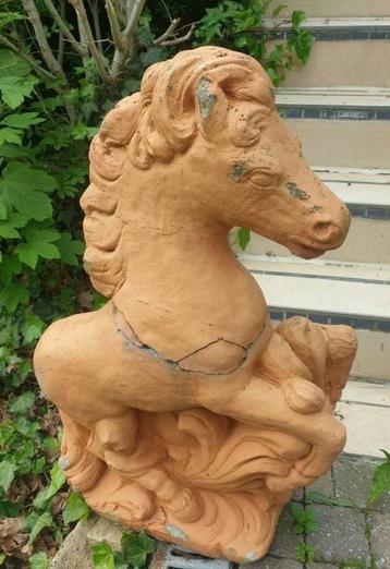 Statue  cheval en pierre