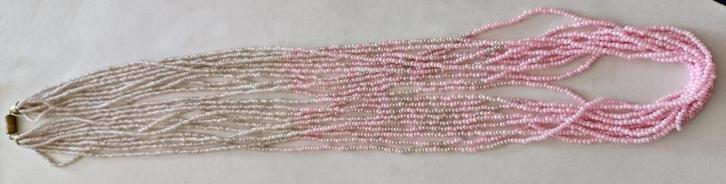 Collier 10 rangs de perles blanches / grises / roses, 72 cm, Bijoux, Sacs & Beauté, Colliers, Neuf, Autres matériaux, Autres couleurs