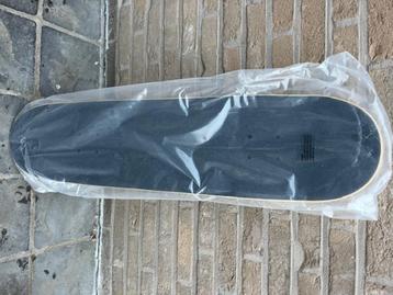 skateboard nieuw (nog ingepakt) beschikbaar voor biedingen