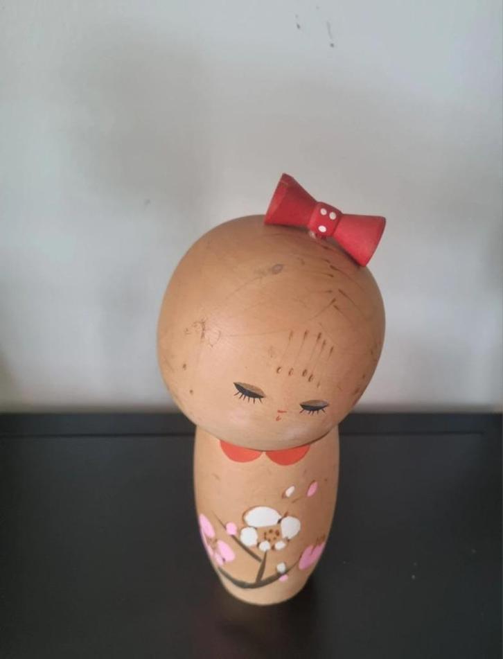 Leuke kokeshi van Takahashi Toshiharu, Antiek en Kunst, Kunst | Beelden en Houtsnijwerken, Verzenden