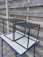 Twee samenhorende bijzettafeltjes - zwart, Ophalen, Gebruikt, Vierkant, Metaal of Aluminium