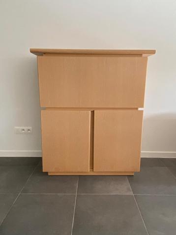 Mooie houten barkast beschikbaar voor biedingen