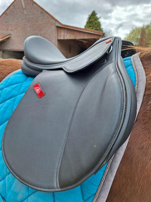 Zadel/selle maat M, 18 inch, Dieren en Toebehoren, Paarden en Pony's | Hoofdstellen en Tuigage, Zo goed als nieuw, Ophalen of Verzenden