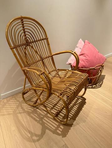 Rotan stoel beschikbaar voor biedingen