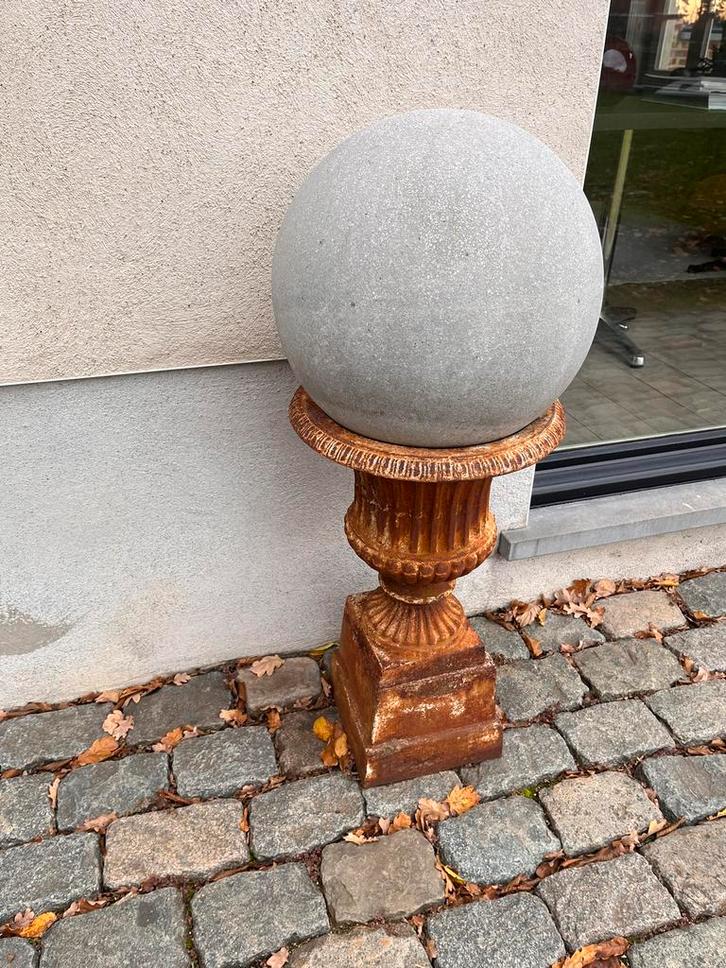 Mooie gietijzeren vazen roest. Zonder de bollen., Tuin en Terras, Tuinvazen, Gebruikt, Ophalen