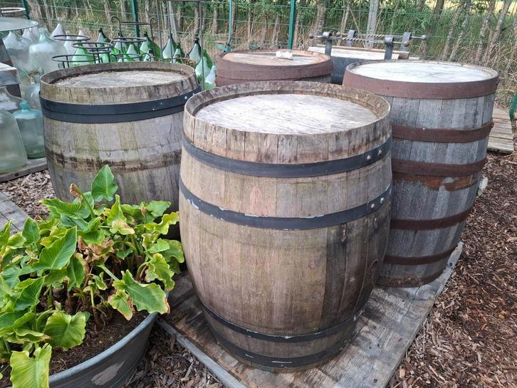 Eiken tonnen als hondenhok- slaapplaats! Op te knappen!, Dieren en Toebehoren, Hondenhokken, Hondenhok, Ophalen