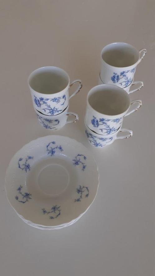 LIMOGES  PORSELEIN, mokka tasjes met ondertas, Huis en Inrichting, Keuken | Servies, Zo goed als nieuw, Kop(pen) en/of Schotel(s)