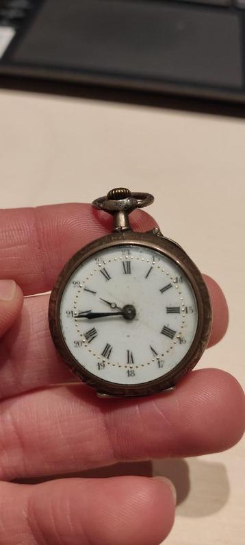 Montre de poche ancienne : modèle en argent du début du XXe  disponible aux enchères