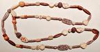 Collier ethnique imitation bois et corne, NEUF, de 125 cm, Handtassen en Accessoires, Kettingen, Ophalen of Verzenden, Nieuw, Overige kleuren