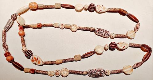Collier ethnique imitation bois et corne, NEUF, de 125 cm, Handtassen en Accessoires, Kettingen, Nieuw, Kunststof, Overige kleuren