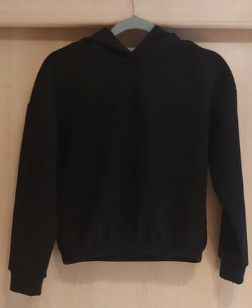Sweater met kap maat 134 beschikbaar voor biedingen