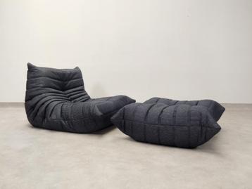  Ligne Roset Togo - 1 seater & pouf - blue pinstripe fabric  beschikbaar voor biedingen