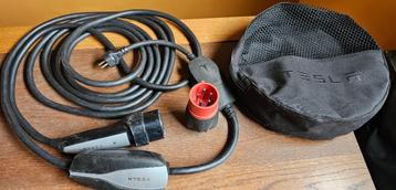 Tesla Mobile Connector beschikbaar voor biedingen