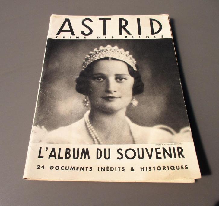 L' album du souvenir  - Reine des Belges - Astrid, Verzamelen, Koningshuis en Royalty, Gebruikt, Kaart, Foto of Prent, Ophalen of Verzenden