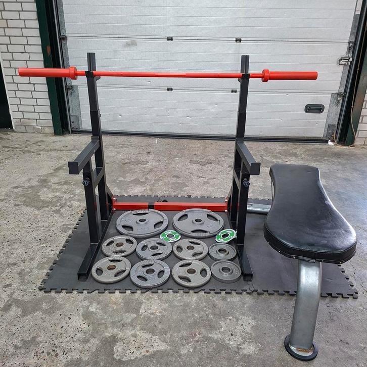 Squat Rack met Lifemaxx bench + Olympische Gewichten Set, Sport en Fitness, Fitnessmaterialen, Zo goed als nieuw, Ophalen