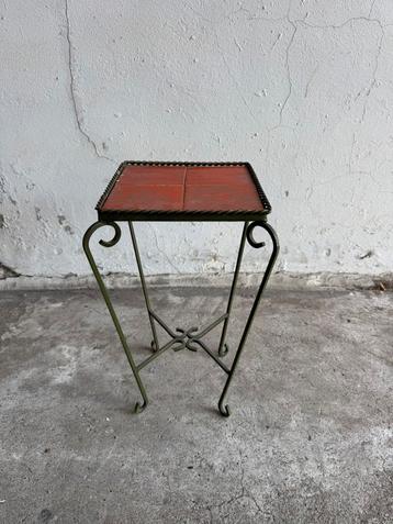 Vintage bijzettafeltje smeedijzer met inlegtegels beschikbaar voor biedingen