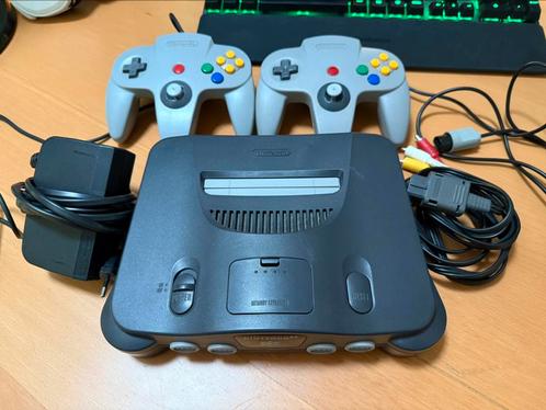 N64-console | 2 controllers | Nintendo 64, Games en Spelcomputers, Spelcomputers | Nintendo 64, Zo goed als nieuw, Met 2 controllers