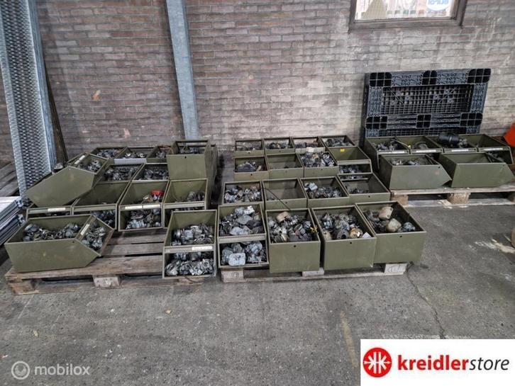 37 Kratten vol met Carburateurs voor Oldtimer bromfietsen, Fietsen en Brommers, Brommeronderdelen | Oldtimers, Gebruikt, Ophalen of Verzenden