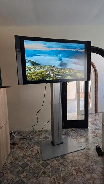 Microsoft Surface Hub 55" 120 Hz + elektrische voet beschikbaar voor biedingen