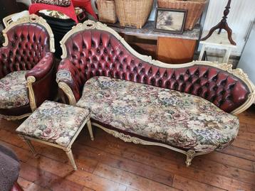 oude salon Chesterfield stijl beschikbaar voor biedingen